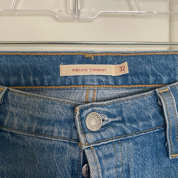 Women’sLevi’s Ribcage Straight Jeans Size 32, High Rise, Light Wash – Like New - Picture 2 of 7